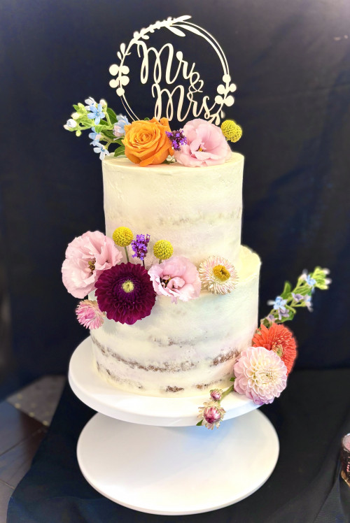 Half-naked Hochzeitstorte mit euren Blüten