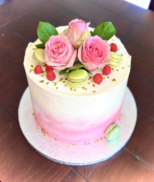 Pink-Ombré-Torte mit Pistazien