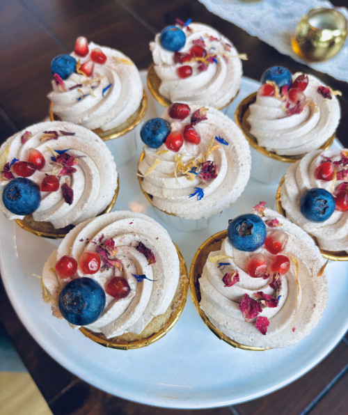 Vanille Cupcakes mit Karamellcreme und Chai-Topping