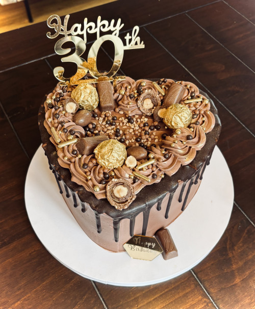 Nougat-Herztorte mit Rocher